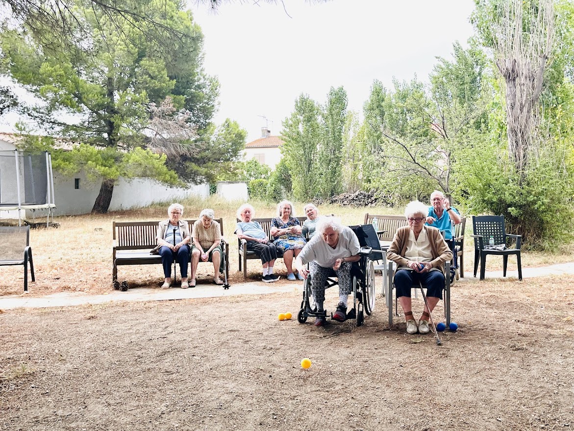 Activités extérieures chez Lo Portanel maison de retraite dans l'Aude